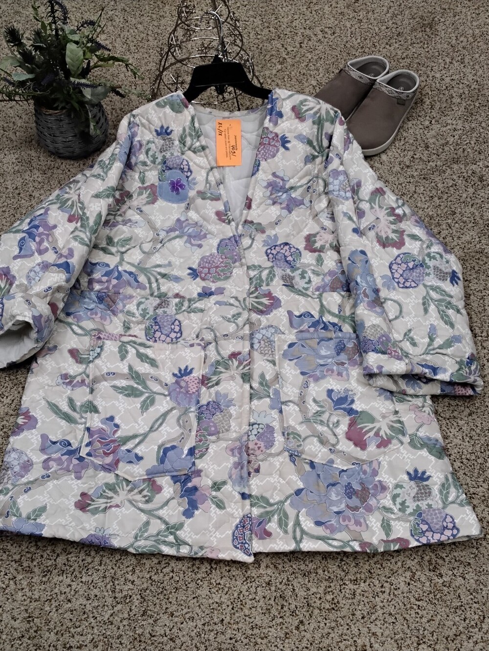 4031 Size XL/1X Quilted Floral Puff Jacket with Pastel Blooms And Apploque. - Picture 5 of 8